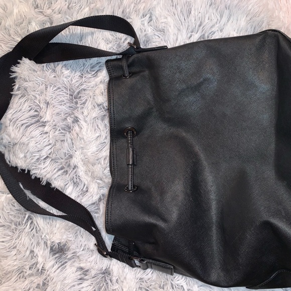 COPY - LULULEMON BLACK ATHLETICA BUCKET HANDBAG/CROSSBODY - Picture 2 of 15